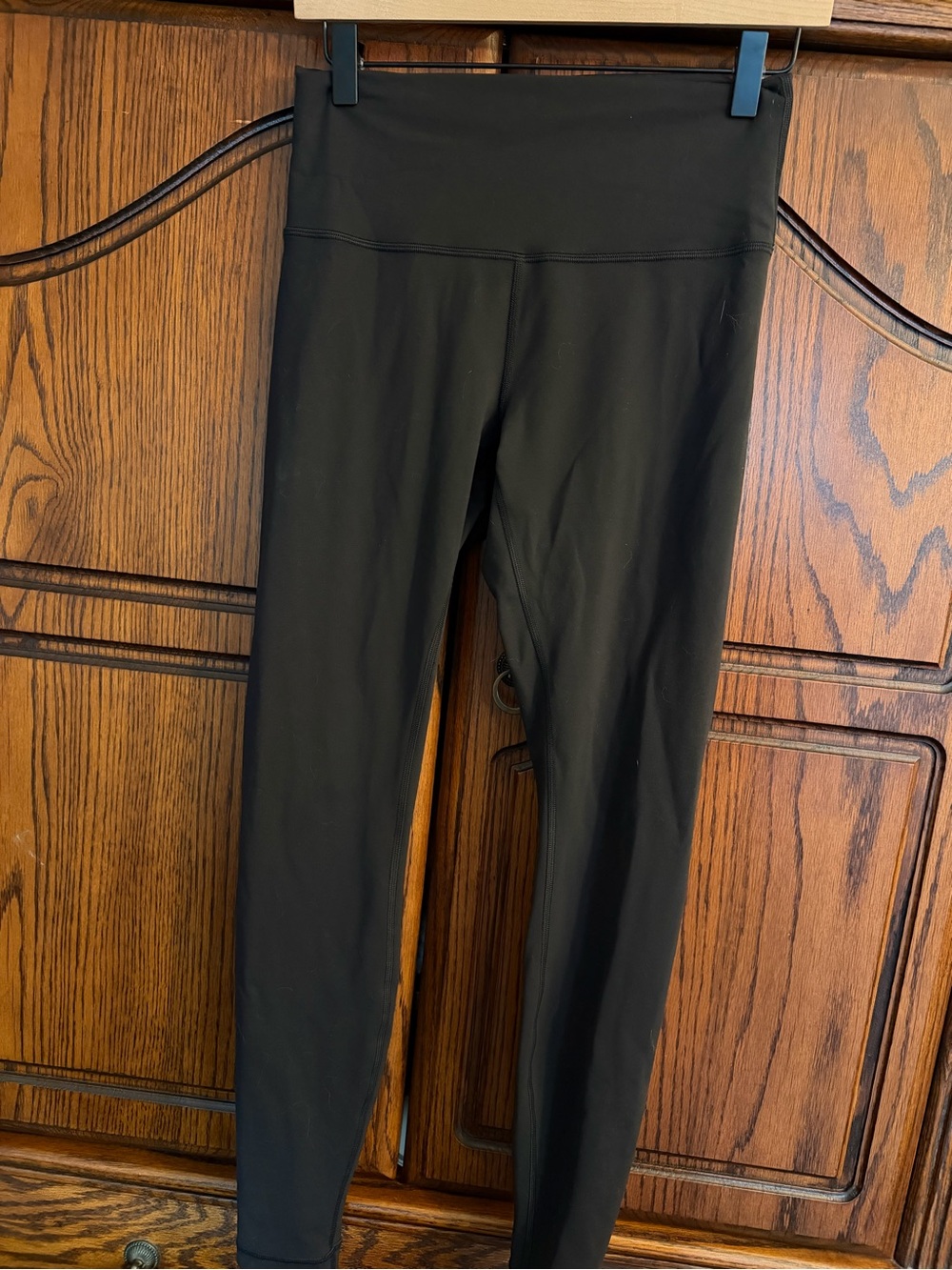 Lululemon women’s Black High-Rise 28”Leggings - Size 8